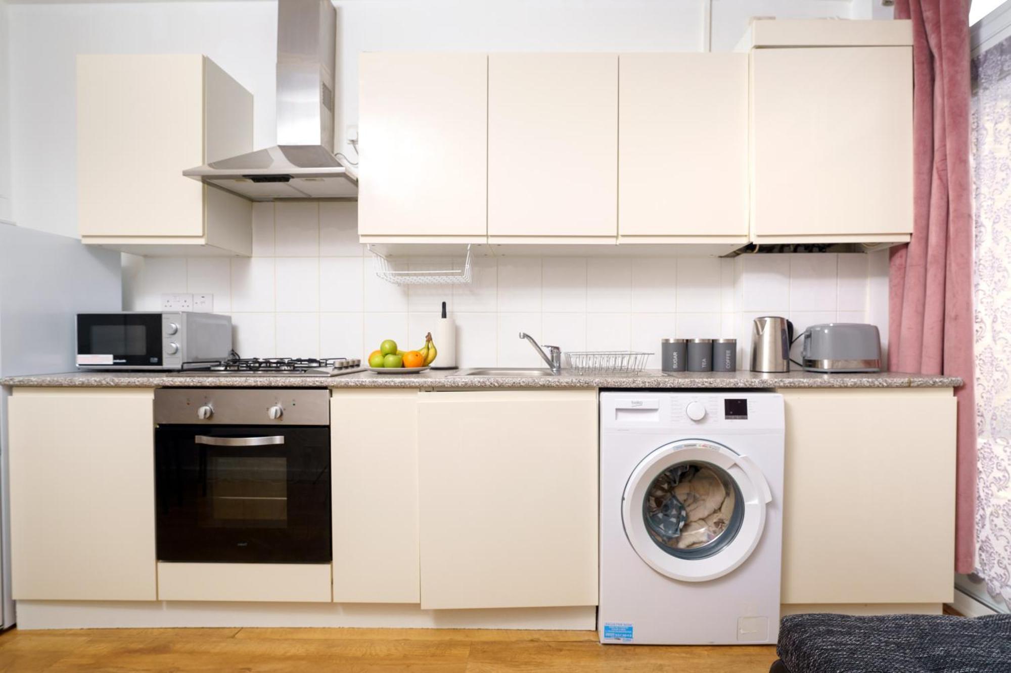 Cozy 2-Bed Garden Flat, With Free Private Parking, Wembley Apartman London Kültér fotó